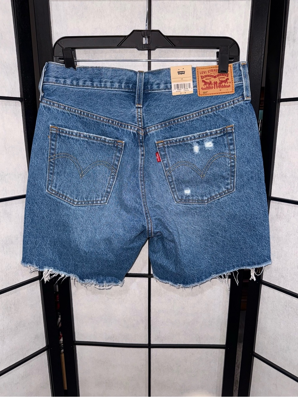 Levi’s 501 Blue High Rise Distressed Frayed Denim Shorts Women’s 28 NWT - Picture 5 of 5